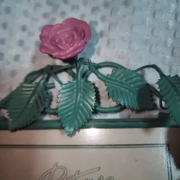 DENNIS EAST EUC SET OF 2 METAL ORNATE FLOWER PICTURE FRAME DESK SHELF - Picture 3 of 6